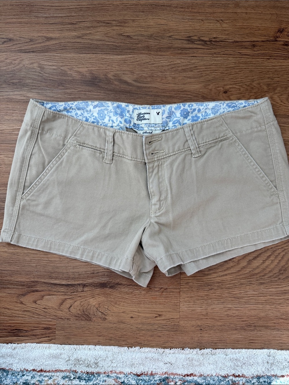 American Eagle Outfitters Tan Khaki Women's Chino Shorts